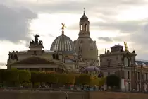 Die Br�hlsche Terrasse (Teilansicht) in Dresden im Abendlicht, aufgenommen am 06.10.2011.