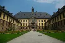 Fulda, Schloss, Ehem. Residenz der F�rst�bte, erbaut von 1707 bis 1734 von 
Baumeister J. Dientzenhofer, Ehrenhof (01.05.2009)