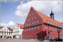 Das Rathaus von Greifswald liegt mit seiner Rckseite am Fischmarkt. Aufnahmedatum: 28.8.2005