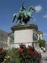 M�nchen, K�nig Ludwig I Denkmal am Odeonsplatz, erbaut von Max von Widnmann 
(14.08.2007)