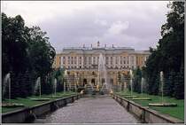Der Peterhof ist durch diesen Kanal mit der Ostsee verbunden. Scan eines Dias aus dem Jahr 1974.