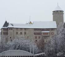 Hier nun das Schloss Matzen in St.Gertraudi bei Brixlegg bei starkem Schneefall im Winterkleid.(17.12.2011)