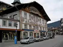Oberammergau in Bayern, das mit L�ftlmalerei reich verziehrte Geburtshaus des Schriftstellers Ludwig Thoma, erbaut 1775, M�rz 2005