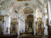 Bergen, Wallfahrtskirche Hl. Kreuz, 1755-1758 von den Jesuiten umgestaltet in 
einen Rokokobau, Stukkaturen und Fresken von J.W. Baumgartner, Hochaltar von 
J. Fischer aus Dillingen (07.06.2007)