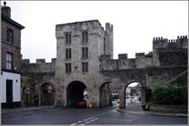 Die Altstadt von York ist noch fast lckenlos von der alten Stadtmauer und den alten Stadttoren, Bar genannt, umgeben. Die Stadtbefestigung geht bis auf die Rmerzeit zurck. Hier: Micklegate Bar (14. Jahrhundert) von innerhalb der Stadtmauern. Es ist eines der vier Haupttore. 16.12.2011