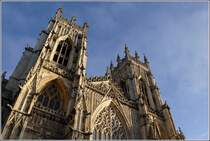 York Minster, die beiden Trme der Westfassade. 15.12.2011