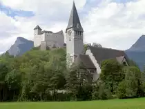 Balzers, St. Nikolaus Kirche und Burg Gutenberg (15.09.2010)