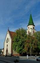 Hfingen, 8000 Einwohnerstadt im Schwarzwald-Baar-Kreis, die im 13.Jahrhundert erbaute katholische Kirche St.Verena und Gallus, die weithin sichtbare grne Turmspitze wurde um 1600 aufgesetzt, Sept. 2011