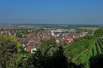 Riegel am Kaiserstuhl, Blick vom 243m hohen Michaelsberg auf den Ort, wurde bereits 762 erstmals urkundlich erw�hnt, Okt.2011