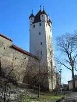 Kaufbeuren, F�nfknopfturm der Stadtmauer, erbaut 1420 (15.01.2012)