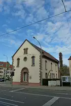 Freiburg im Breisgau, die St.Michaelskapelle im Stadtteil Haslach wurde 1866 geweiht, heute als Pfarrb�ro und Cafe genutzt, Nov.2011