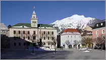 Das Rathaus von Bad Reichenhall. Im Hintergrund der 1.771 m hohe Hochstaufen. 16.01.2012