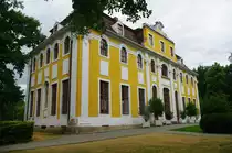 Barockschlo� Neschwitz, erbaut 1723 von Prinz Friedrich Ludwig, heute im Besitz 
der Gemeinde Neschwitz, Kreis Bautzen (23.07.2011)
