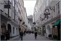 Salzburg. Die Getreidegasse ist eine wichtige Einkaufsstrasse. 17.01.2012