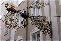 Salzburg, Wirtshausschild des Sternbr�u in der Getreidegasse. 17.01.2012