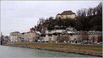 Salzburg. Oberhalb des Giselakais an der Salzach ist das Kapuzinerkloster zu sehen. 17.01.2012