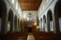 Moutier, Mittelschiff und Orgel der St. Germain Kirche (02.10.2011)