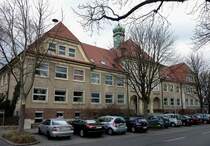 Freiburg im Breisgau, die Stdtische Volksschule im Stadtteil Haslach, erbaut 1908-09, heute Pestalozzischule, Jan.2012