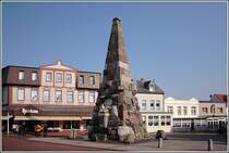 Das Kaiser-Wilhelm-Denkmal in Norderney wurde aus Steinen vieler verschiedener Stdte des kaiserlichen Deutschland errichtet. Aufnahmedatum: 02.04.2007