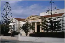 Eines der Gymnasien in Paphos. Scan eines Dias vom Herbst 1989.