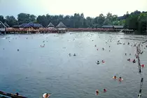 Heviz, bekanntestes Bad in Ungarn, am westlichen Ende des Balatons, der 4,4 Hektar gro�e nat�rliche Thermalsee ist der gr��te der Welt und durch die Thermalquellen ganzj�hrig nutzbar, seit 1749 ist der Badebetrieb nachgewiesen, Aug.1986, Scan vom Dia, M�rz 2012