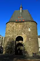 Das Aachener Maschiertor, eins von vier Haupttoren der im 14.-15. Jahrhundert errichteten Stadtmauer. In diesem m�chtigen Stadttor war der Hauptwaffenlagerplatz untergebracht, heute befindet sich oberhalb der Torb�gen ein gro�er Raum, der f�r Feste gemietet werden kann.