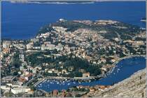 Vom Srd, dem Hausberg Dubrovniks, hat man einen groartigen Blick auf die Vorstadt Lapad. Scan eines Dias aus dem Frhjahr 1986.