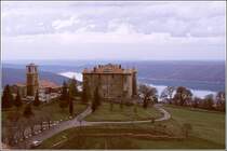 Das Schloss von Aiguines oberhalb des Lac de St. Croix. Scan eines Dias aus dem Frhjahr 1981.

