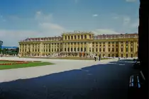 Wien, Schlo� Sch�nbrunn, die Gartenseite, heutige Form stammt von 1743, gr��tes Schlo� in �sterreich, Weltkulturerbe der UNESCO, Scan von einem 1986 aufgenommenen Dia, M�rz 2012