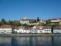 Meersburg am Bodensee, Blick auf die Uferpromenade und die Meersburg, April 2007