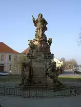 Rathenow, Kurf�rstendenkmal, erbaut von 1736 bis 1738 durch Johann Georg Glume, 
gr��te barocke Sandsteindenkmal Norddeutschlands (17.03.2012)