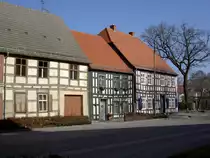 Treuenbrietzen, Fachwerkh�user in der Gro�stra�e (16.03.2012)