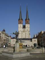 Halle, Marktkirche mit Hallmarktbrunnen, erbaut durch Kardinal Albrecht (15.03.2012)