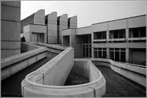 Das 1979 fertiggestellte Bauhaus-Archiv in Berlin. Scan eines Dias aus der ersten H�lfte der 1980er Jahre.