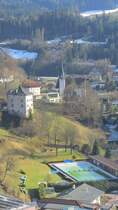 Blick auf Brixlegg, im Bild das ffentl. Schwimmbad.(22.3.2012)