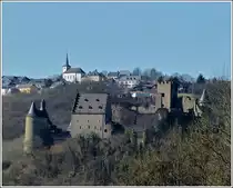 In der N�he von Michelau sieht man die Burg und das Dorf Bourscheid auf einen Blick. 01.03.2012 (Jeanny)