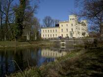 Schloss Steinhfel, erbaut ab 1730 durch die Adelsfamilie von Wulffen, 1880 umgebaut im Stil des Neobarock, heute Hotel, Kreis Oder-Spree (01.04.2012) 