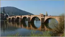 Die alte Br�cke(fertiggestellt 1788) f�hrt �ber den Neckar in die Altstadt von Heidelberg.
(28.03.2012)