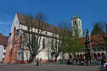 Freiburg im Breisgau, die katholische St.Martin-Kirche auf dem Rathausplatz stammt von 1262, Mrz 2012
