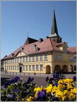 Das alte Rathaus von Uelzen wird vom Turm der St.-Marien-Kirche �berragt. Aufnahmedatum: 05.06.2007