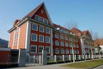 Freiburg im Breisgau, die Emil-Thoma-Schule, erbaut 1914-15, benannt nach dem Freiburger Oberbrgermeister von 1913-22, Mrz 2012