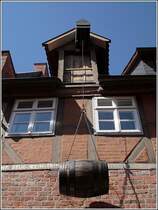 Werbetrger: dieses Fass soll Kunden auf die leckeren Weine aufmerksam machen, die in den alten Gewlben der Ratsweinhandlung in Uelzen lagern. Aufnahmedatum: 05.06.2007