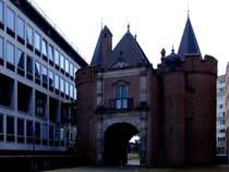 Sabre-Tor blieb als einziges von 4 Stadttoren in Arnhem brig, und diente auch als Gefngnis; 110905