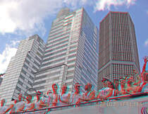 Mnner vor Grostadtkulisse auf dem Berliner CSD 2011 in 3D