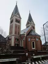 Cham, Klosterkirche Maria Hilf, erbaut von 1900 bis 1909 durch den Orden der 
Redemptoristen n�rdlich der Altstadt (22.04.2012)