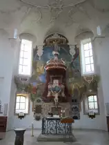 Alfdorf, Ev. Stephanuskirche, Altar, Kanzel und Wandgem�lde von Rudolf Sch�fer 
(26.04.2012)