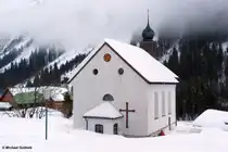 Kapelle St. Martin in Baad, langsam wird es nebelig l�ngs der Breitach im Kleinwalsertal (Januar 2012)