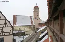 N�rdlingen - Stadtmauer mit einem der f�nf Tore (L�psinger Tor) - auf dem Wehrgang geht es einmal rund im wahrsten Sinne des Wortes um die Altstadt (Januar 2012)