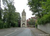 Das Ulmer Tor mit der Altstadt dahinter (Memmingen, August 2010)