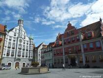 Memmingen: Marktplatz mit Rathaus und Brunnen (August 2010)